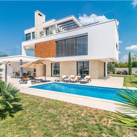 4 bedroom villa with pool near Pula, sleeps 8